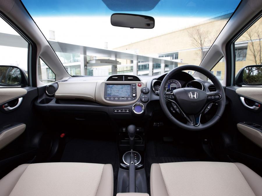  Honda Fit Shuttle Hybrid 2011 года  (фото 3 из 10)